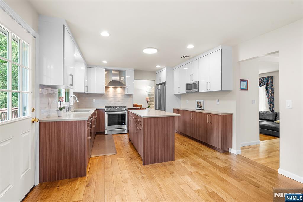 31 Brook St, Closter, NJ 07624