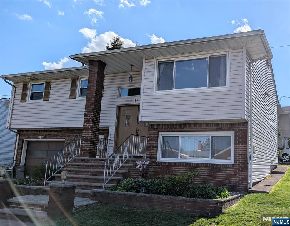 11 Martha Avenue - Photo 2