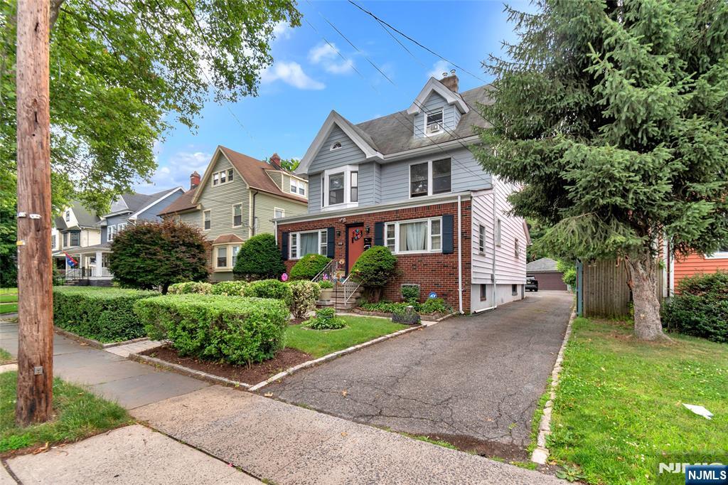 558 Argyle Avenue 2 - Photo 2