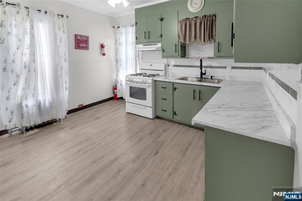 558 Argyle Avenue 2 - Photo 3