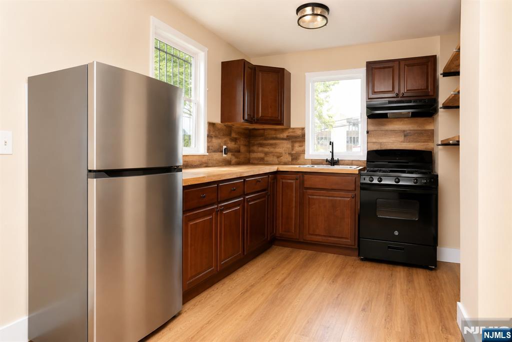 3 Laurel Avenue - Photo 2