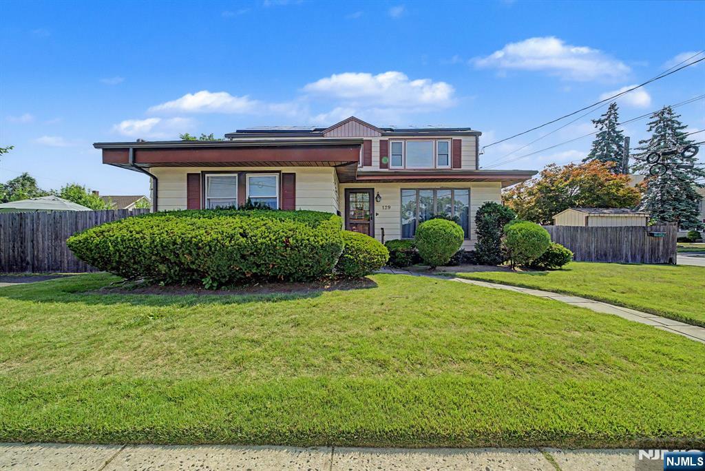 131 18th Ave, Elmwood Park, NJ 07407