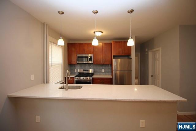 222 Irving Place 4 - Photo 3
