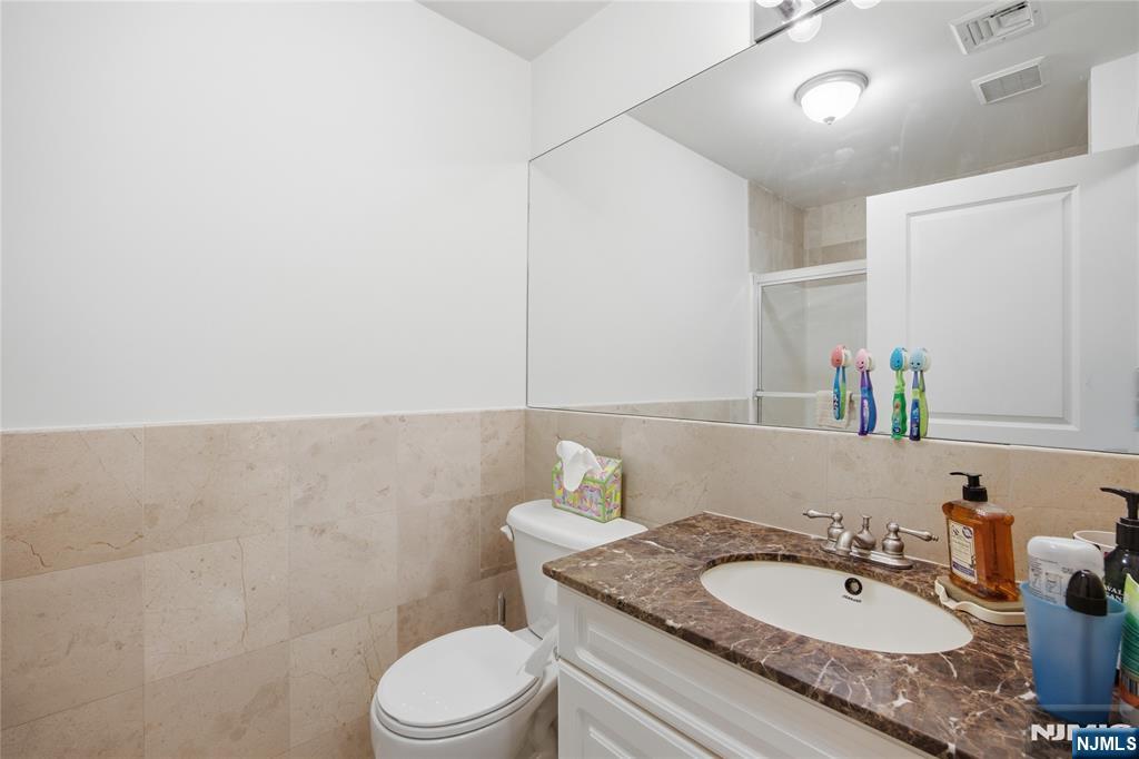 270 Grand Avenue 4C - Photo 2