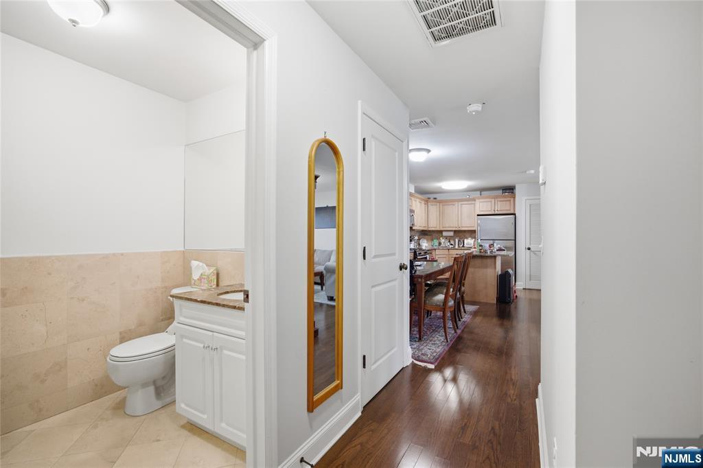 270 Grand Avenue 4C - Photo 3
