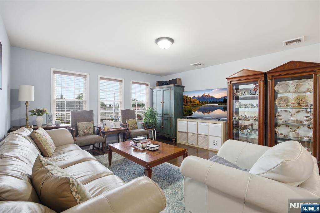 270 Grand Avenue 4C - Photo 4