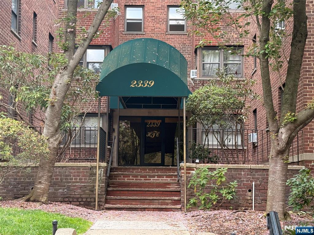 2339 Hudson Terrace D9 - Photo 1