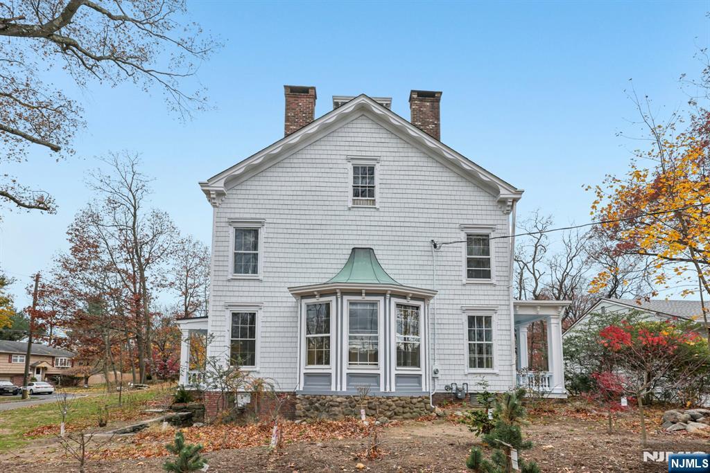 142 Island Rd, Mahwah, NJ 07430