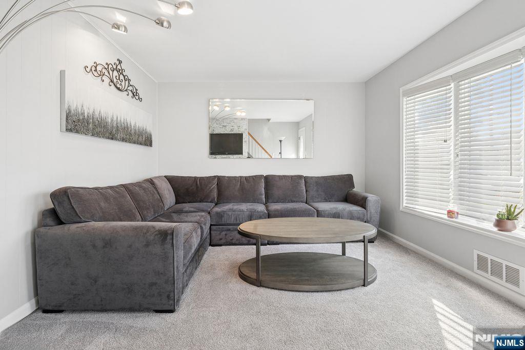 170 Colonial Avenue - Photo 4