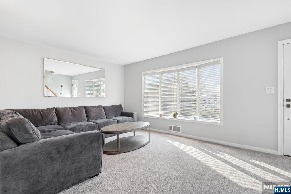 170 Colonial Avenue - Photo 5