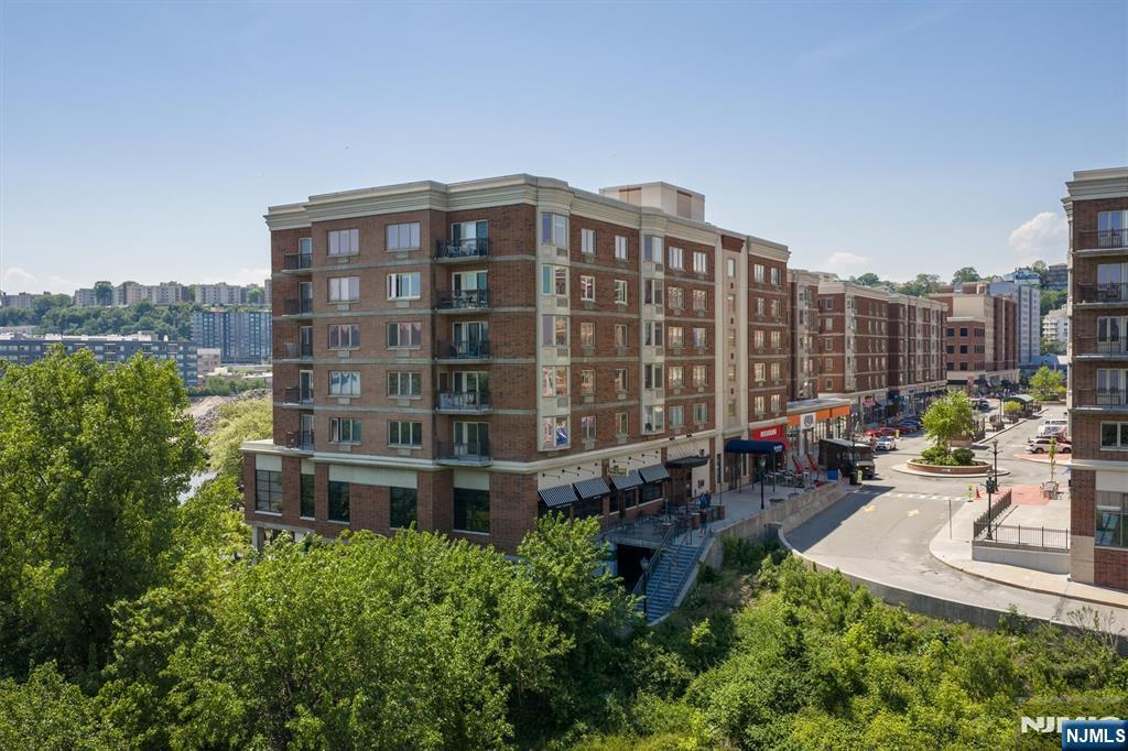 2nd image of 6315 City Pl, Edgewater, NJ 07020