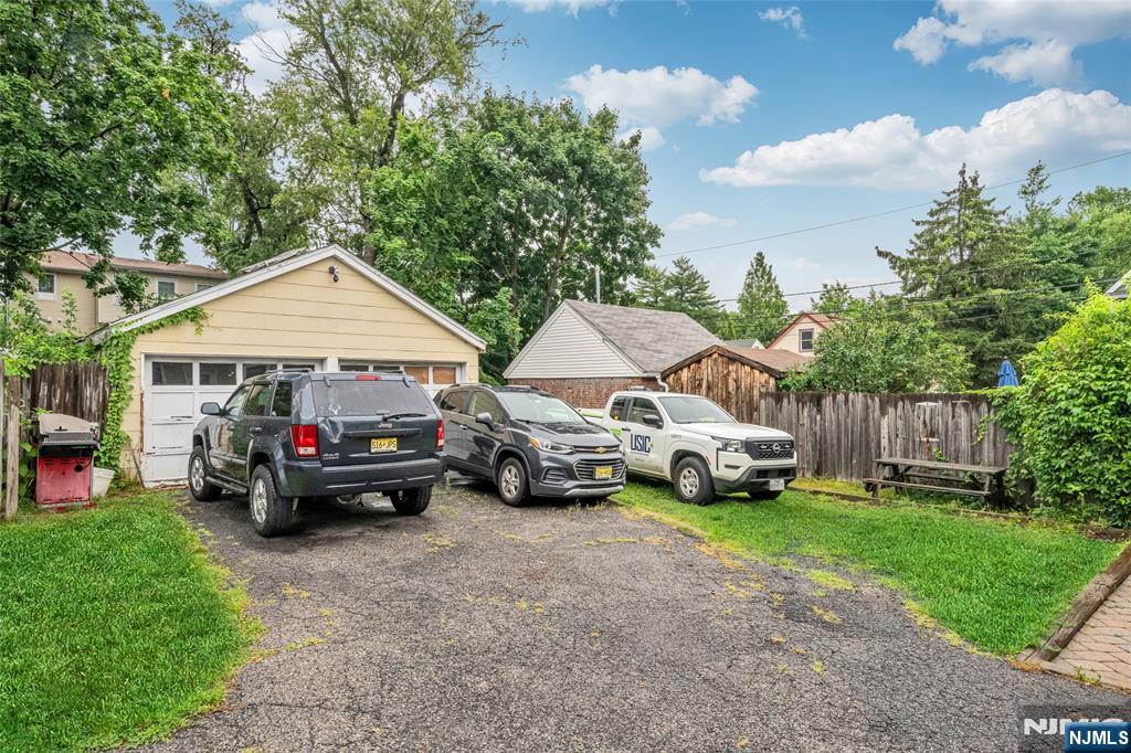 109 Bergen Ave, Bergenfield, NJ 07621