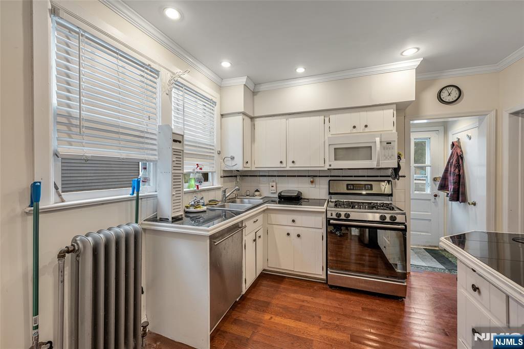 109 Bergen Ave, Bergenfield, NJ 07621