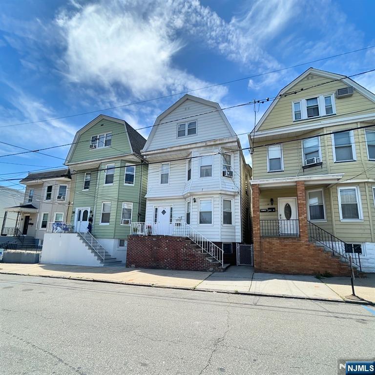 138 Hoyt Street 1 - Photo 1
