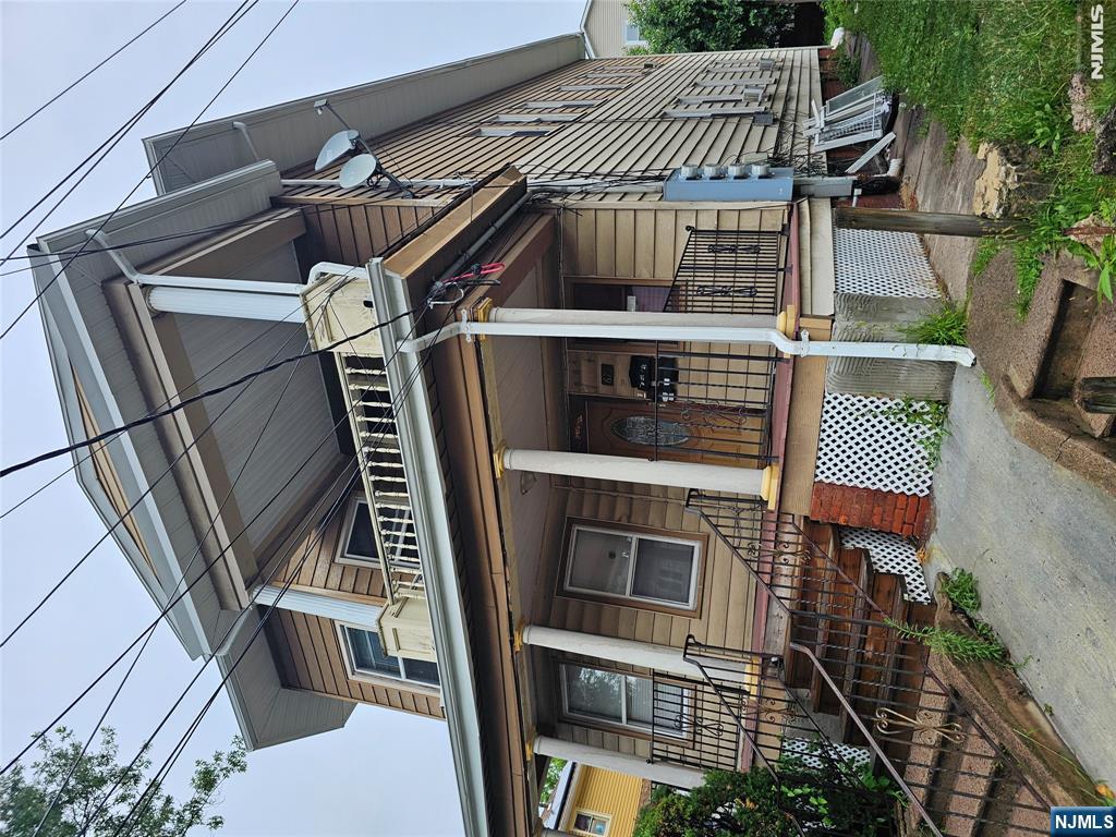 673 25th Street - Photo 1