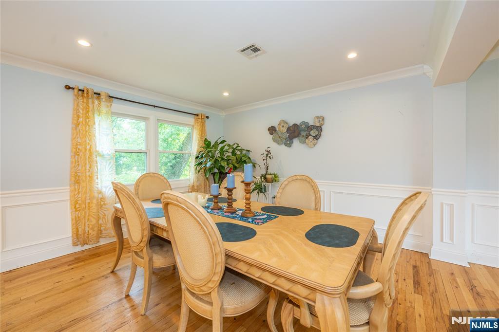 375 Queens Court — photo 14