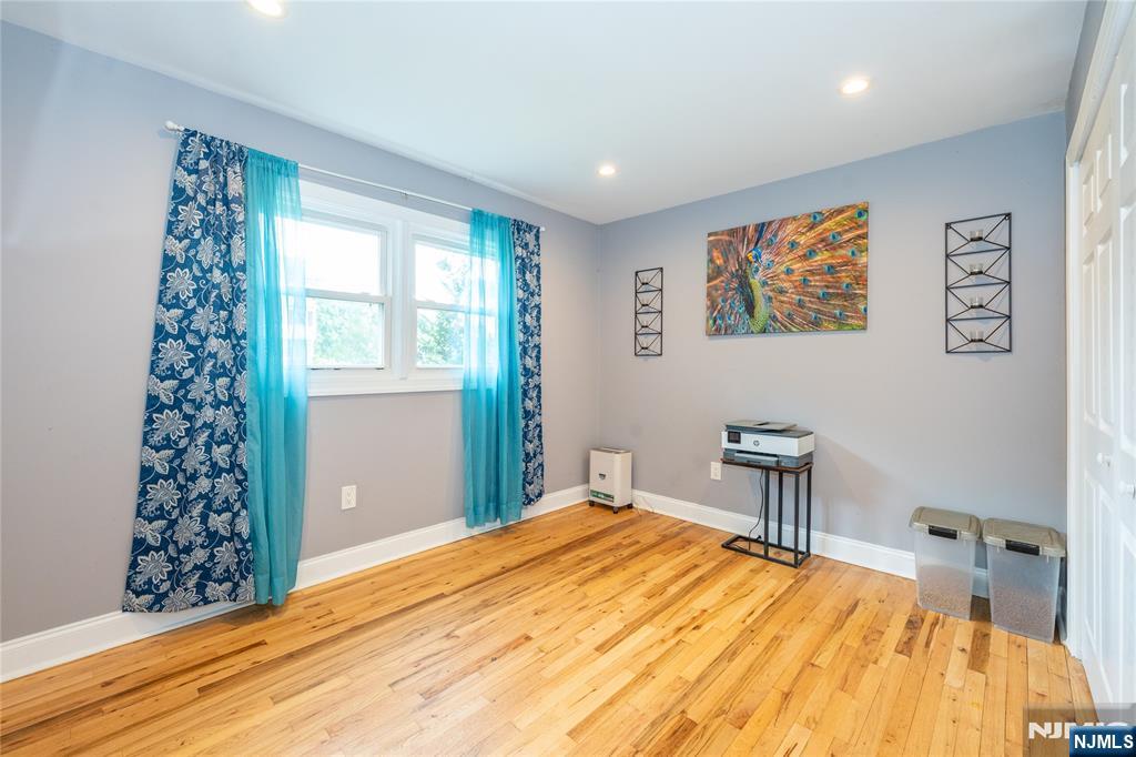 375 Queens Court — photo 26