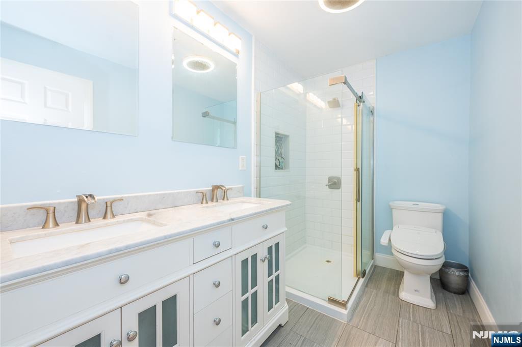 375 Queens Court — photo 33