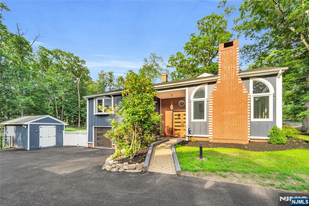 12 Haring Dr, Old Tappan, NJ 07675