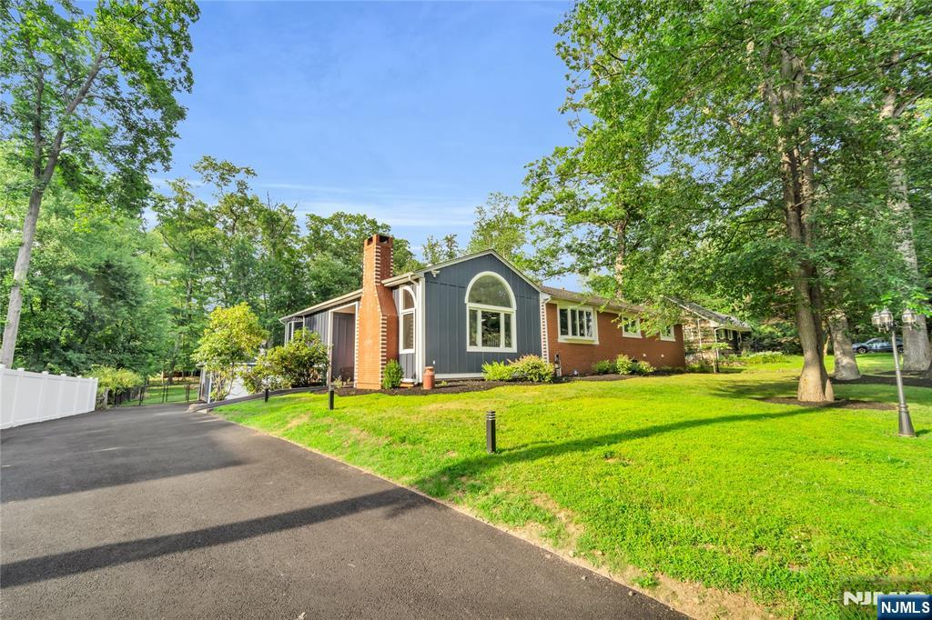 12 Haring Dr, Old Tappan, NJ 07675