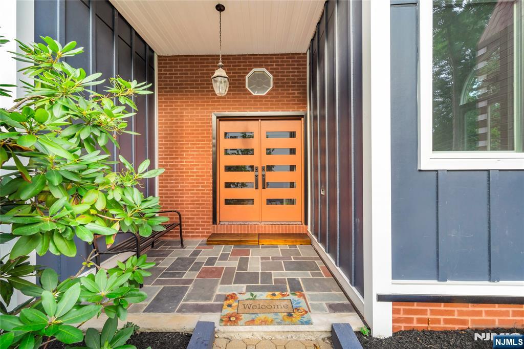 12 Haring Dr, Old Tappan, NJ 07675