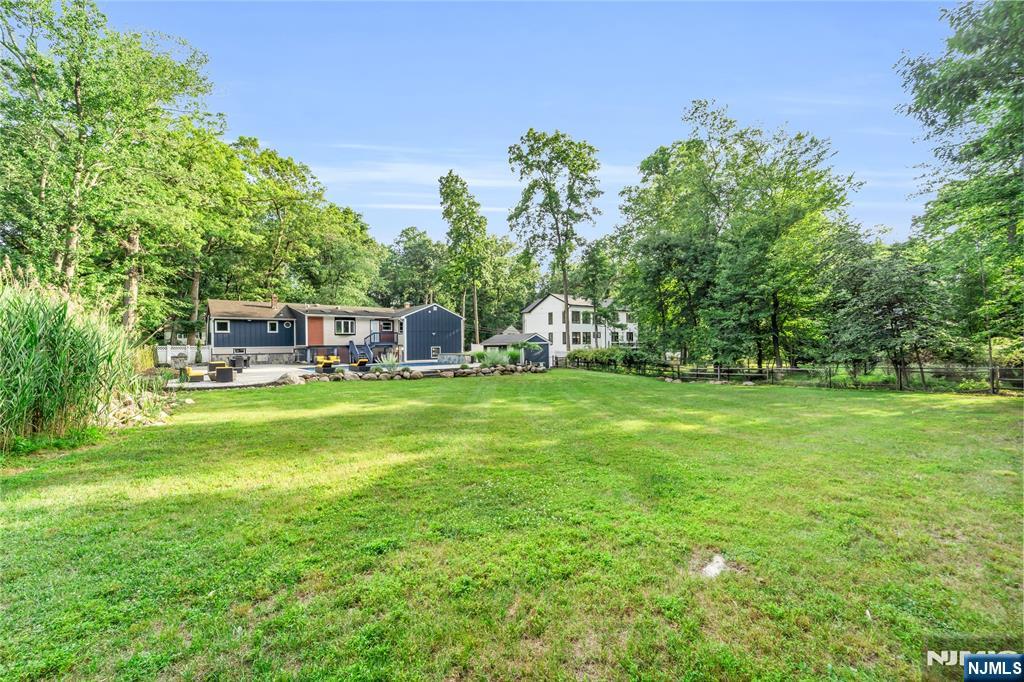 12 Haring Dr, Old Tappan, NJ 07675