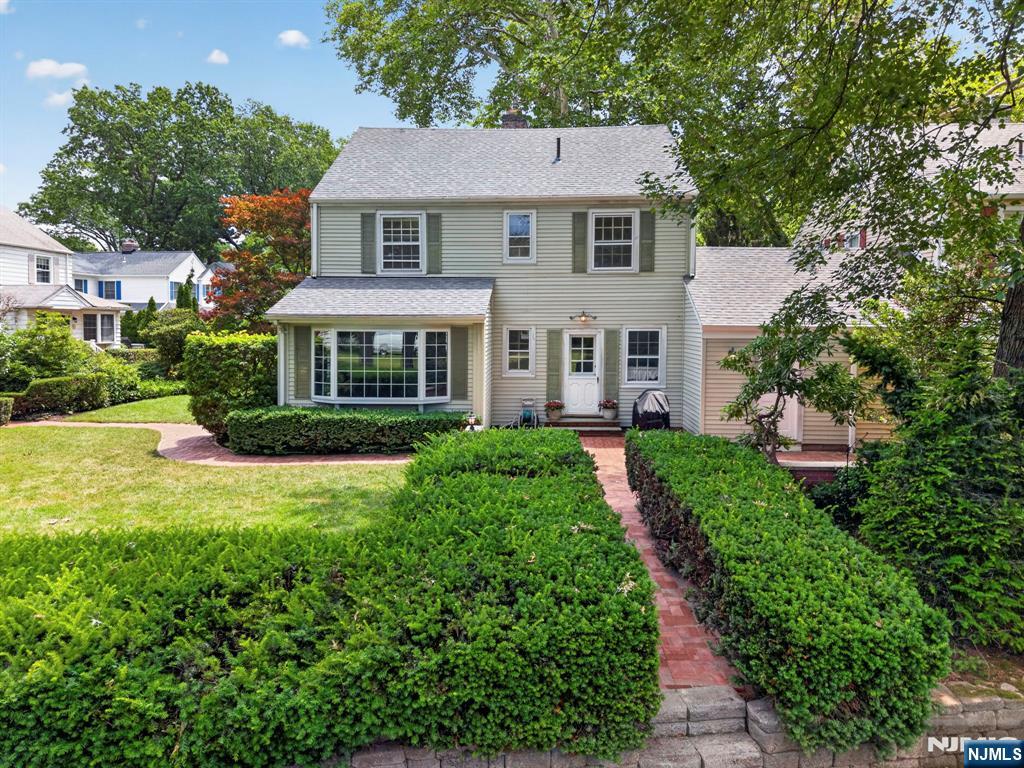 Homes for sale in Fair Lawn, NJ | 11 Burlington Pl, Fair Lawn, NJ 07410 | MLS# 26024478