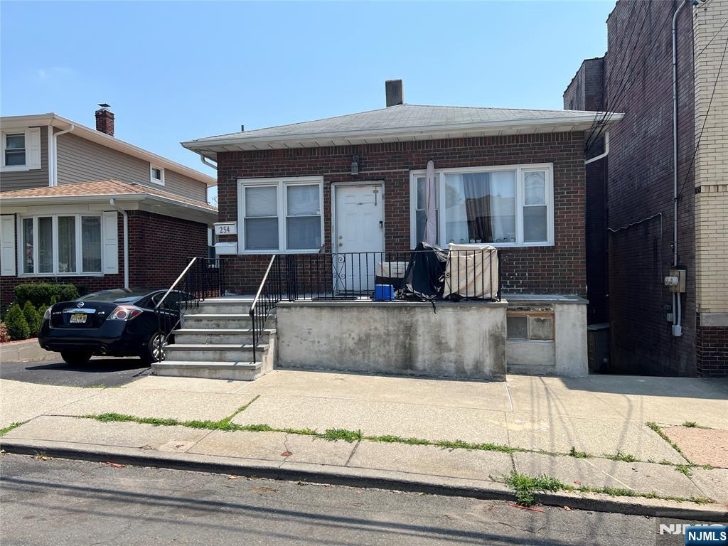 254 Farnham Avenue - Photo 1