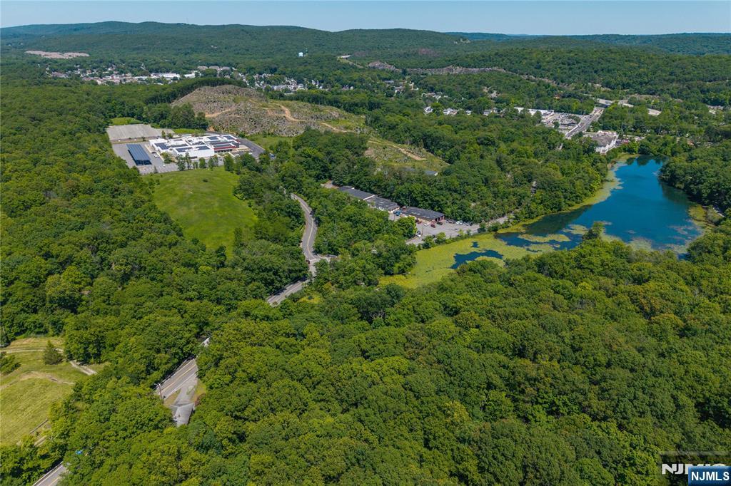 38th image of 344 Union Ave, Bloomingdale, NJ 07403 | MLS# 26024488