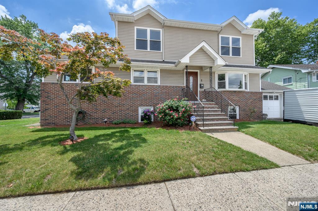 1 Veprek Ln, South Hackensack, NJ 07606