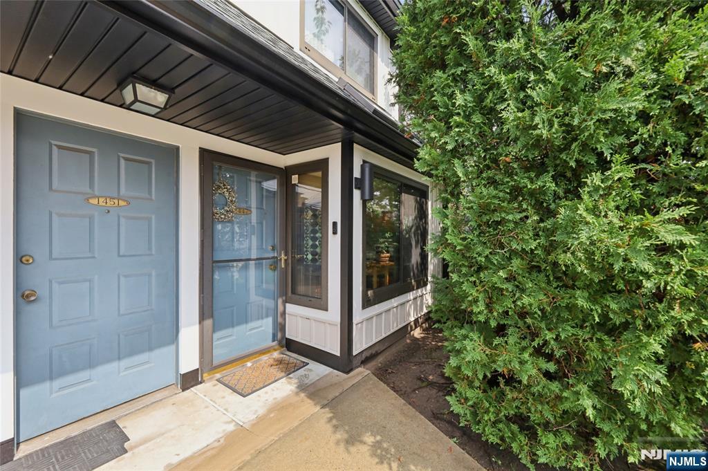 1447 John Street - Photo 2