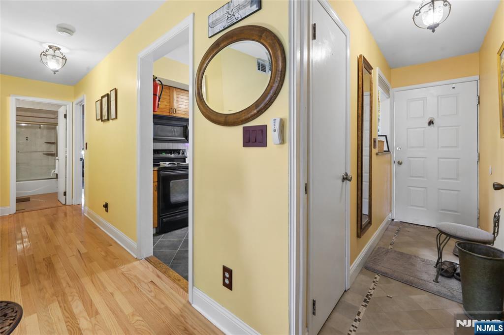 1447 John Street - Photo 3