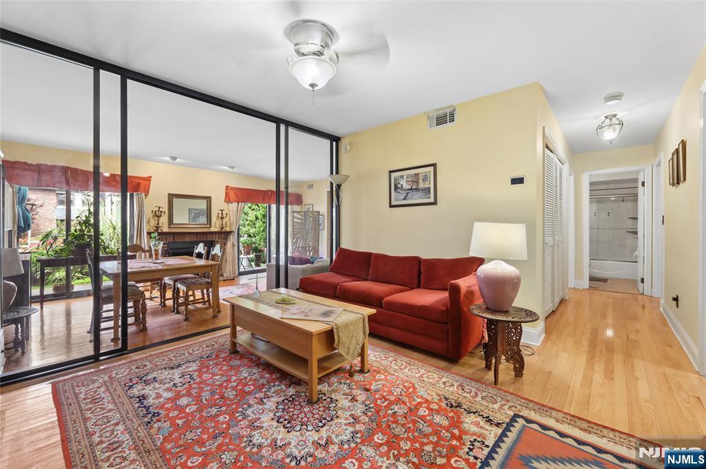 1447 John Street - Photo 4