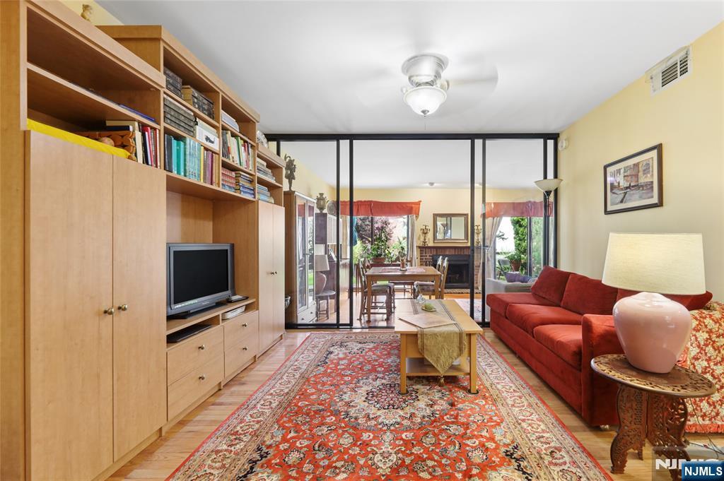 1447 John Street - Photo 5