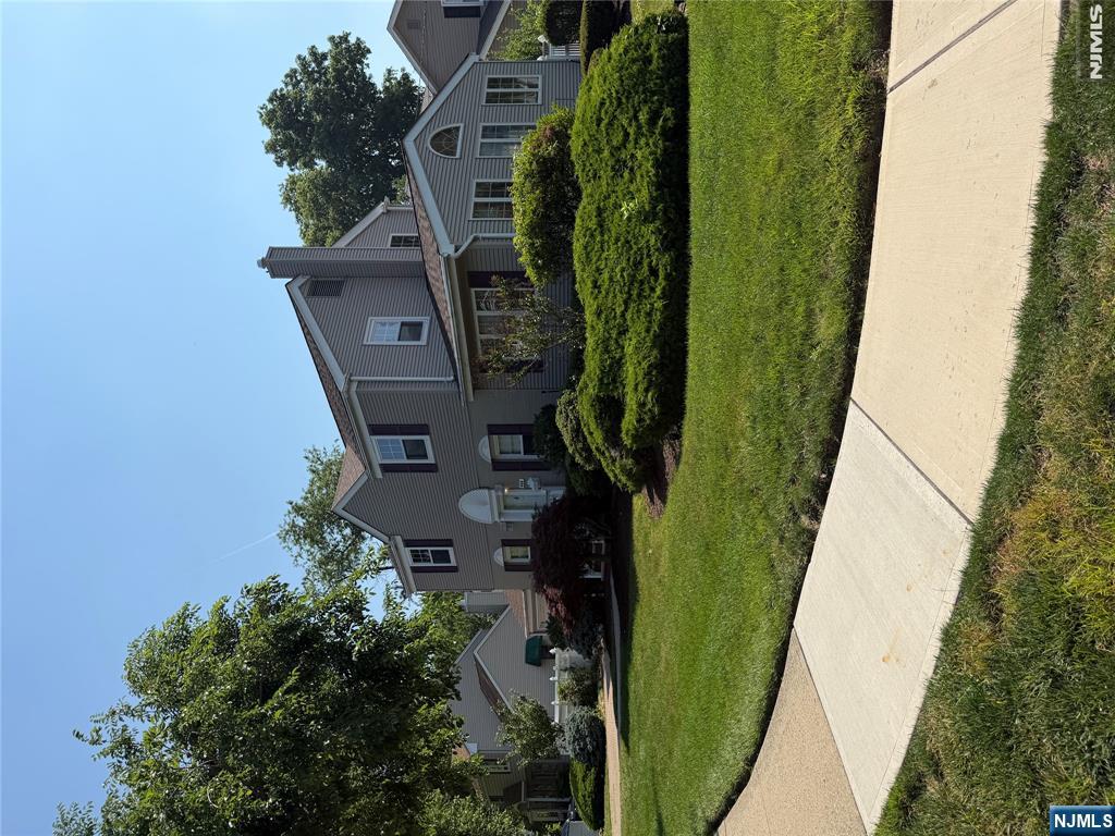 444 Elm Avenue - Photo 2