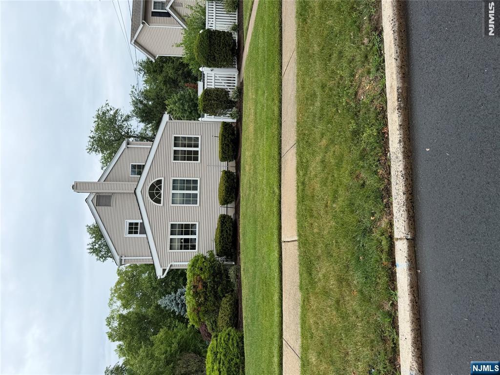 444 Elm Avenue - Photo 3