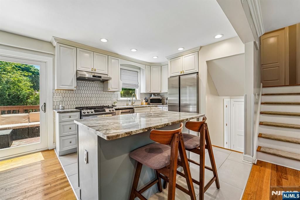 252 Canterbury Place — photo 11