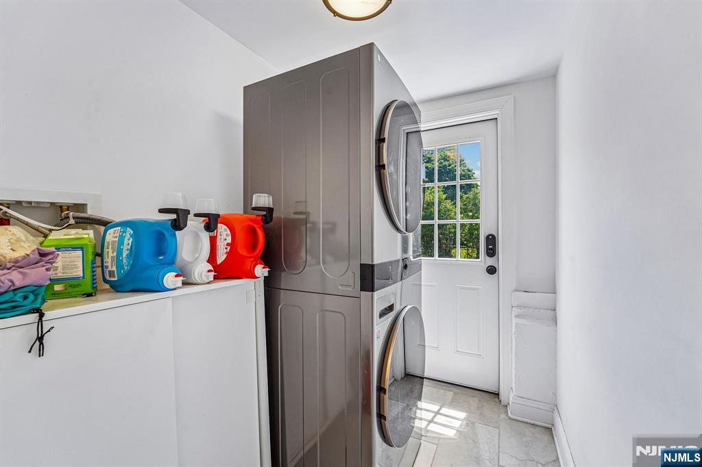 252 Canterbury Place — photo 15