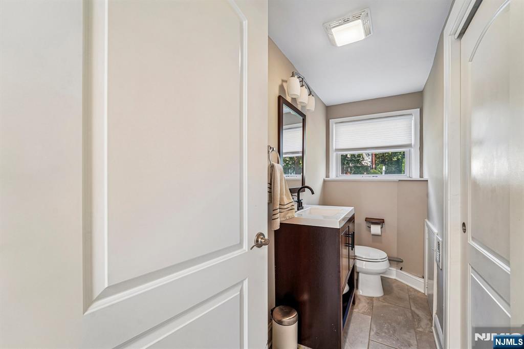 252 Canterbury Place — photo 18