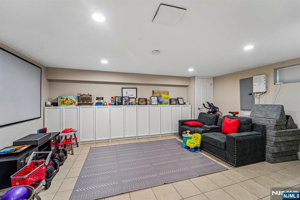 252 Canterbury Place — photo 32