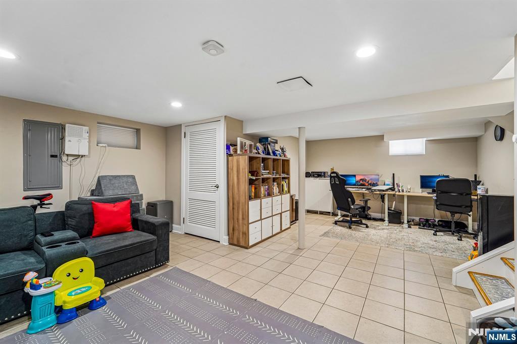 252 Canterbury Place — photo 35