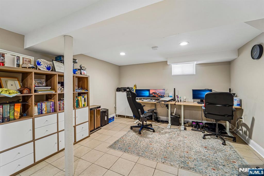 252 Canterbury Place — photo 36