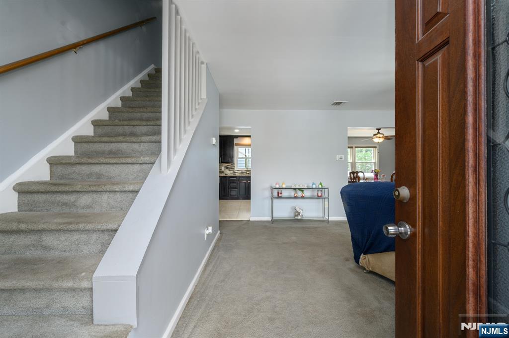 1 Veprek Ln, Hackensack, NJ 07606