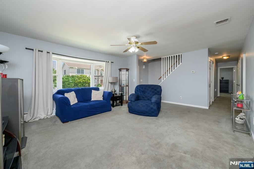 1 Veprek Ln, Hackensack, NJ 07606