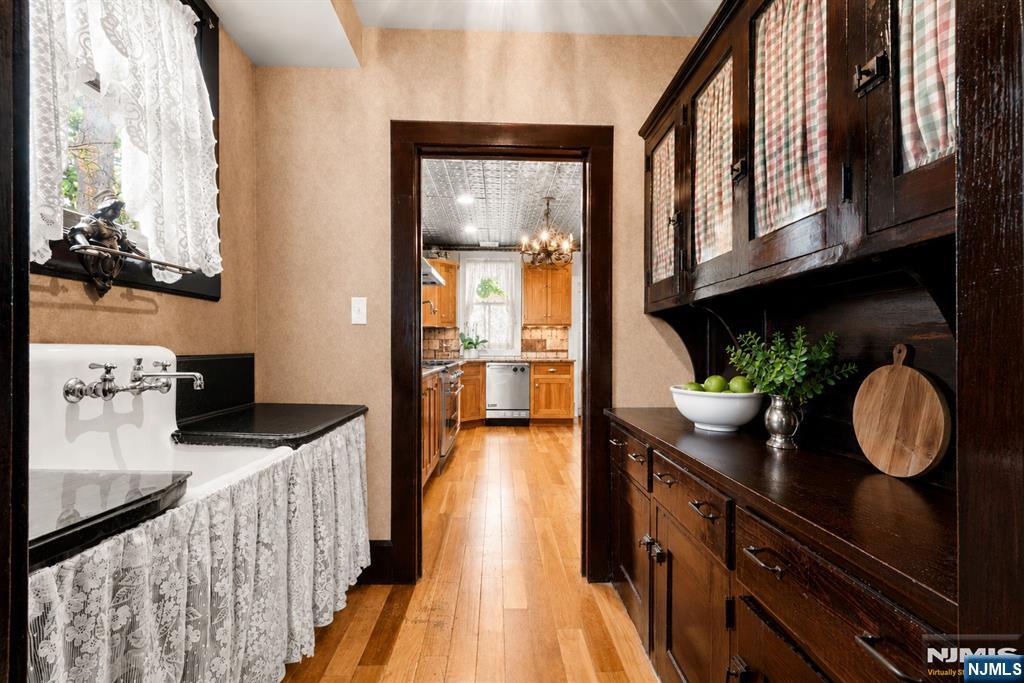 384 Anderson Street — photo 11