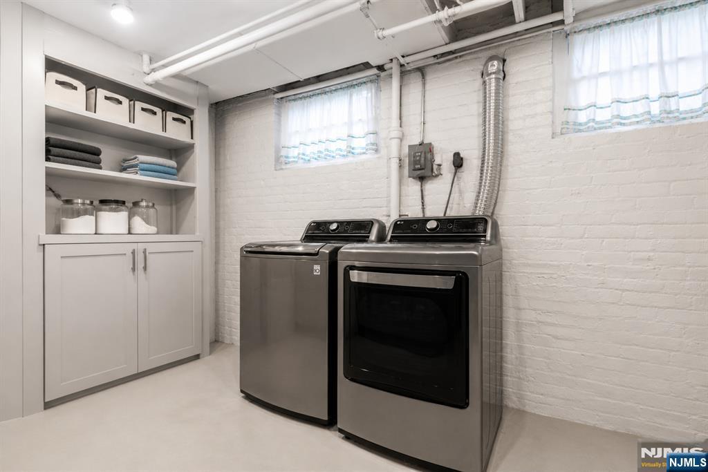 384 Anderson Street — photo 24