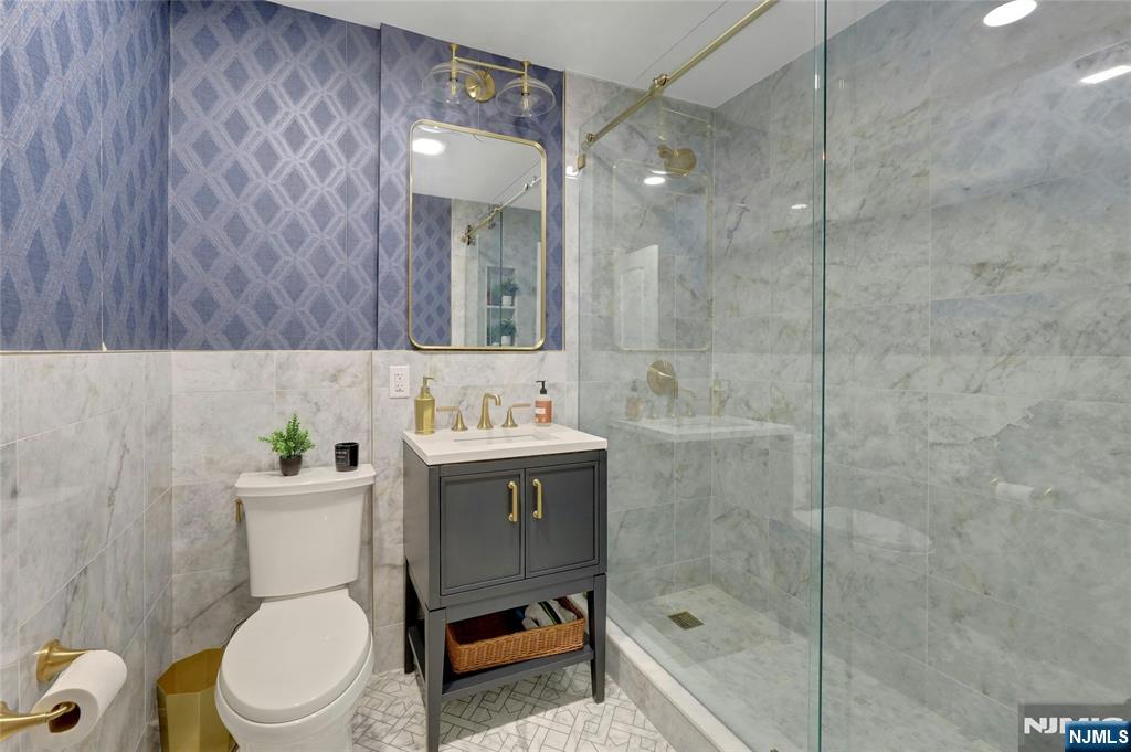 890 Norgate Drive — photo 15