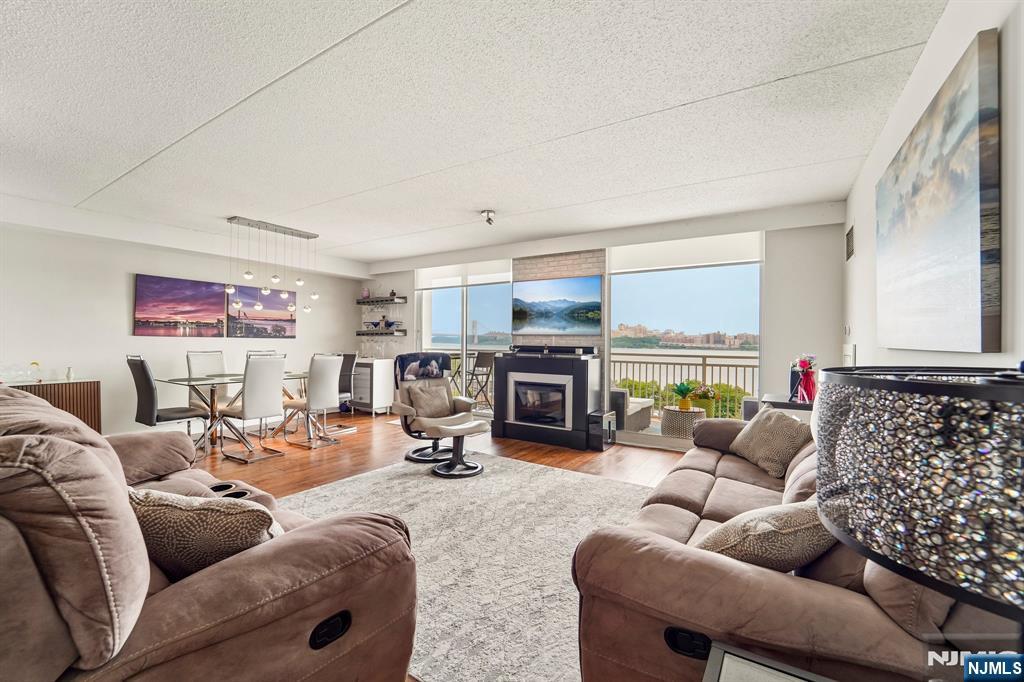 1077 River Road 903 - Photo 1