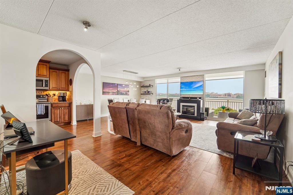 1077 River Road 903 - Photo 2