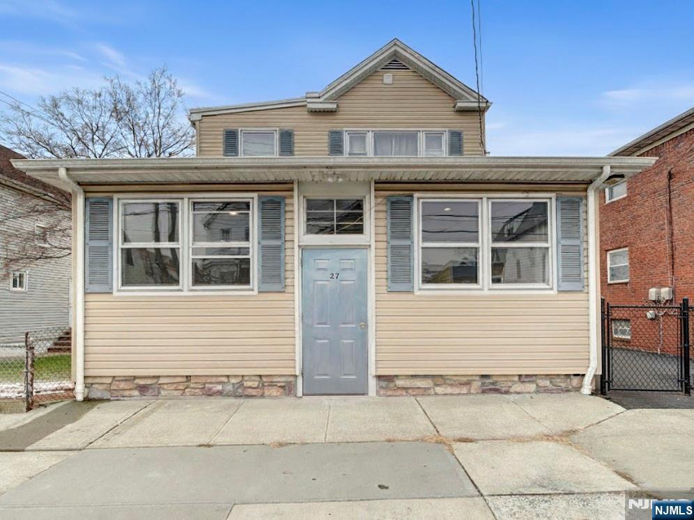 27 Honiss Street 2 - Photo 1